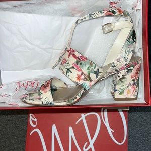 SOLD!!! Beautiful floral block heel